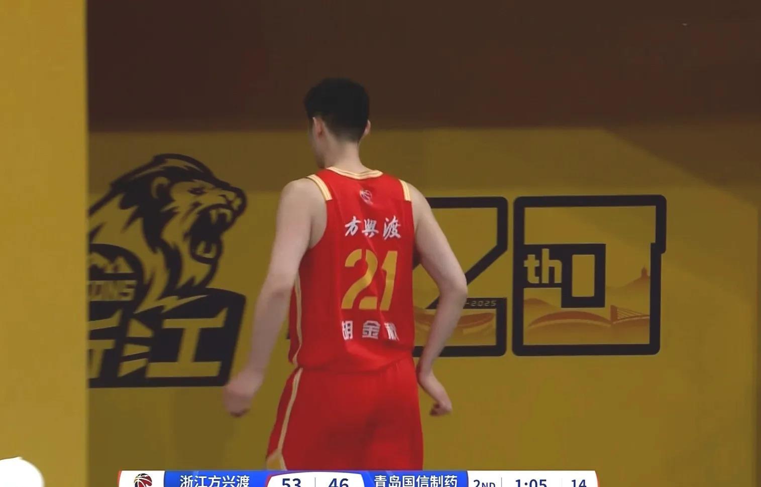 包含荷甲官宣日再迎强敌，广厦男篮远射贴柱，主帅态度：管理层满意，资深球员宣示担当的词条