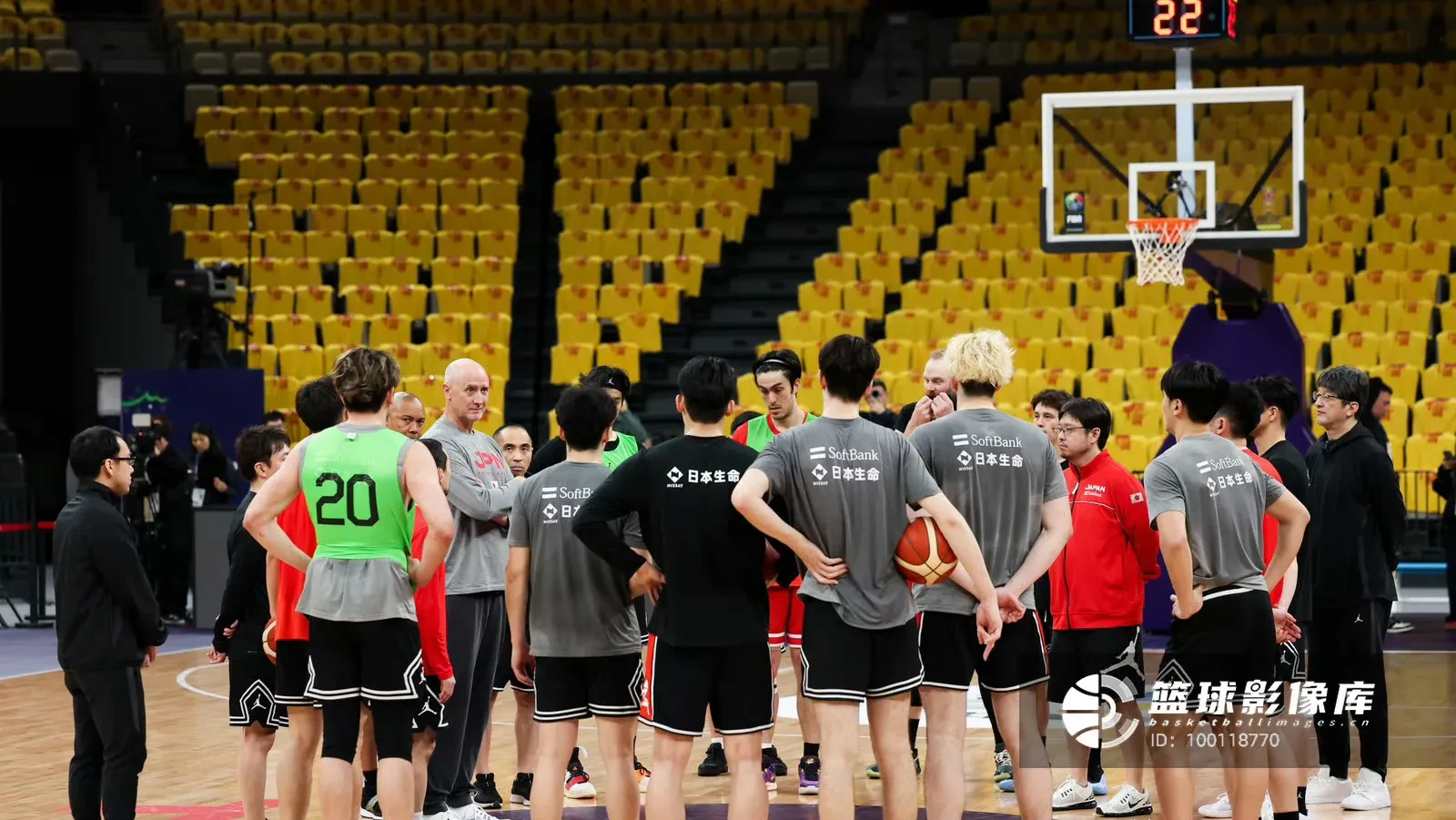 NG28-包含深圳男篮训练开放日，集结日调整名单引欢呼，NBA常规赛在即，团队化学反应显著的词条