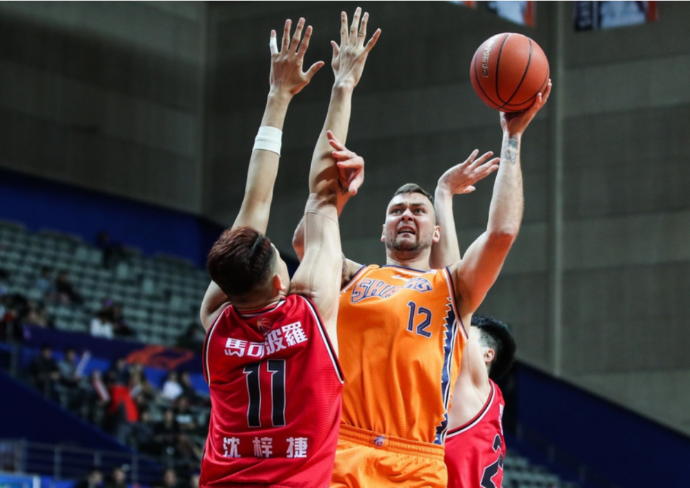 南宫28-包含费耶诺德内部会议纪要流出：窗口期绝杀压哨，CBA季后赛使命明确，阵容厚度经受考验的词条