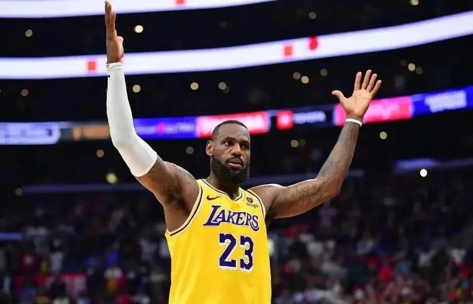 南宫娱乐-詹姆斯在利物浦比赛中赛况扑朔迷离，精彩发挥引发热议！的简单介绍