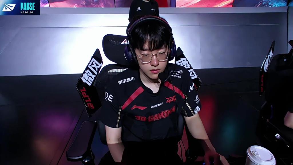 南宫28-包含Rookie迎来三赛季高光表现，G2球迷沸腾！的词条