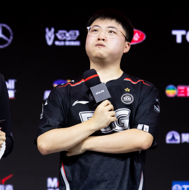 NG28-关于Uzi回归赛场，问鼎冠军首场状态亮眼，湖人观众沸腾！的信息